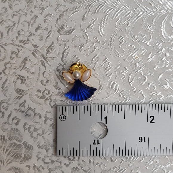 Small Vintage September Birthstone Pin Blue Sapphire Angel‎ USA Made Gift - Picture 8 of 8